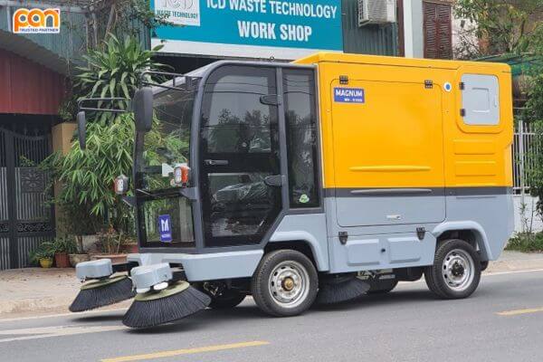 Xe quét rác tự động